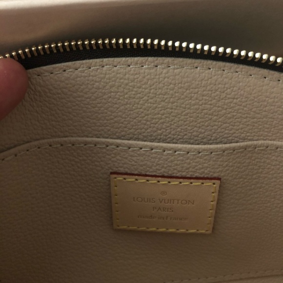 SOLD. Nwt louis vuitton makeup bag - Picture 2 of 7